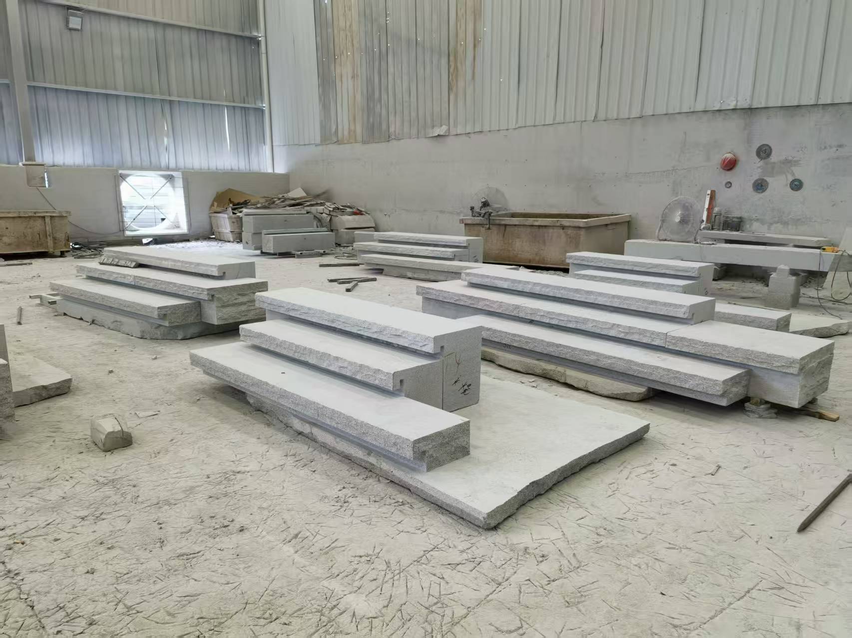 柳州 整石台阶（大面火烧+侧面自然面），出货前厂内拼装