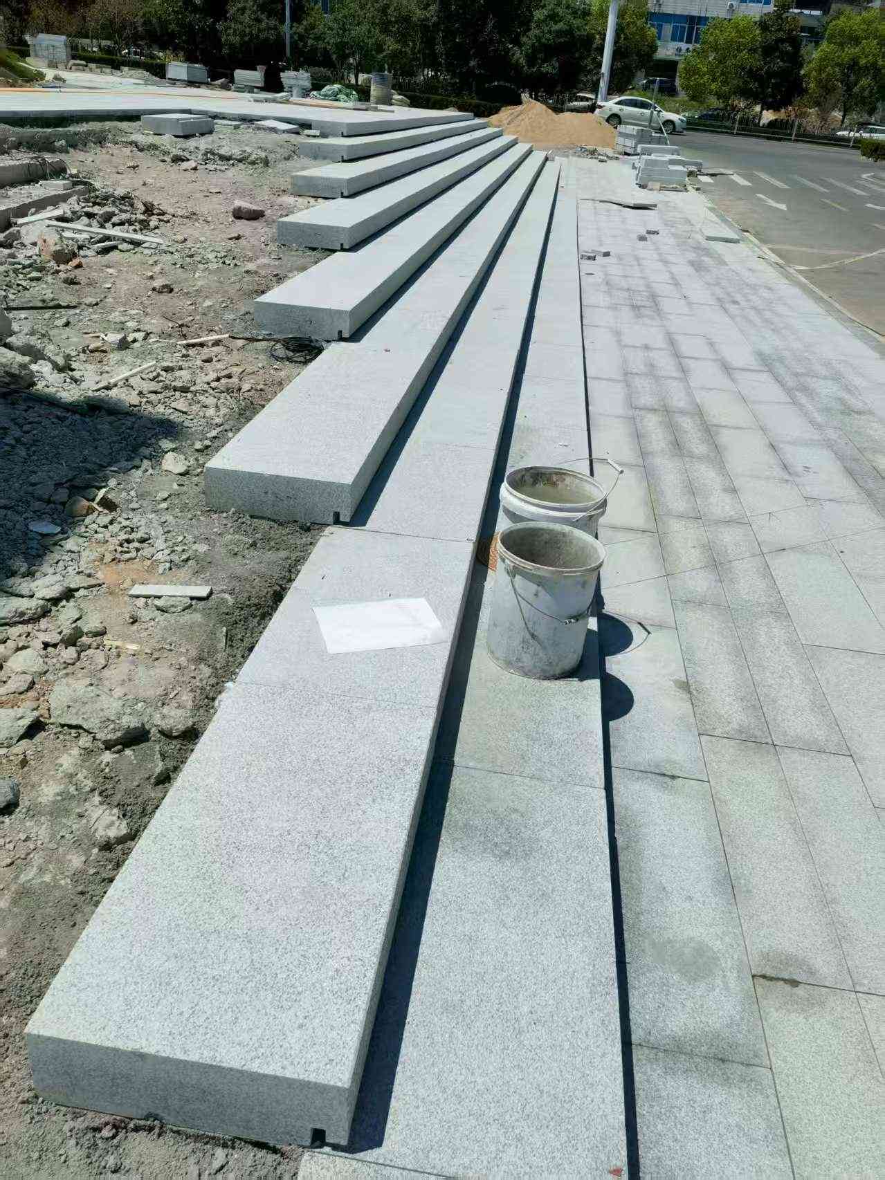 柳州 芝麻白整石台阶，施工现场