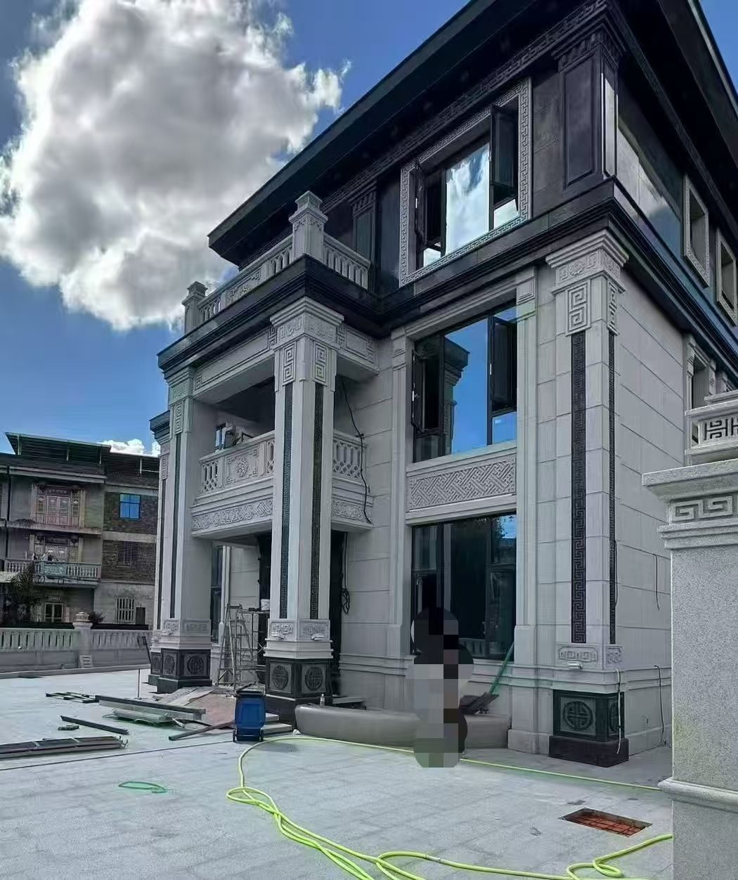 柳州 别墅干挂，芝麻白与芝麻黑完美配合