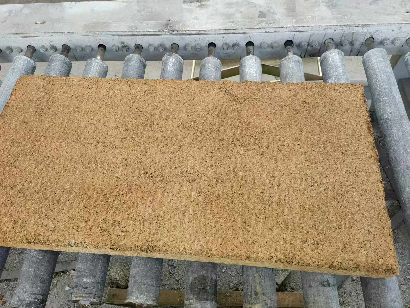 柳州 菠萝面老石板，做旧仿古石，流水线生产加工