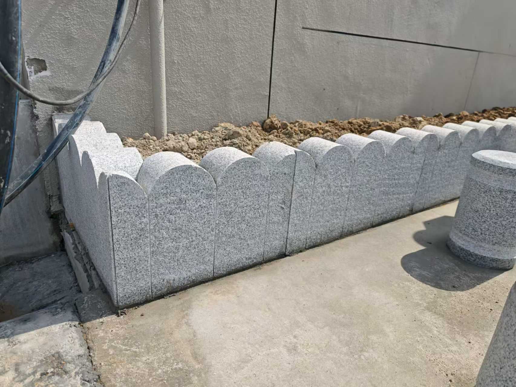 柳州 芝麻白花岗岩花边石铺装效果图