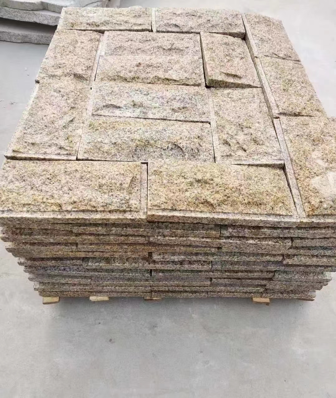 柳州黄锈石蘑菇石